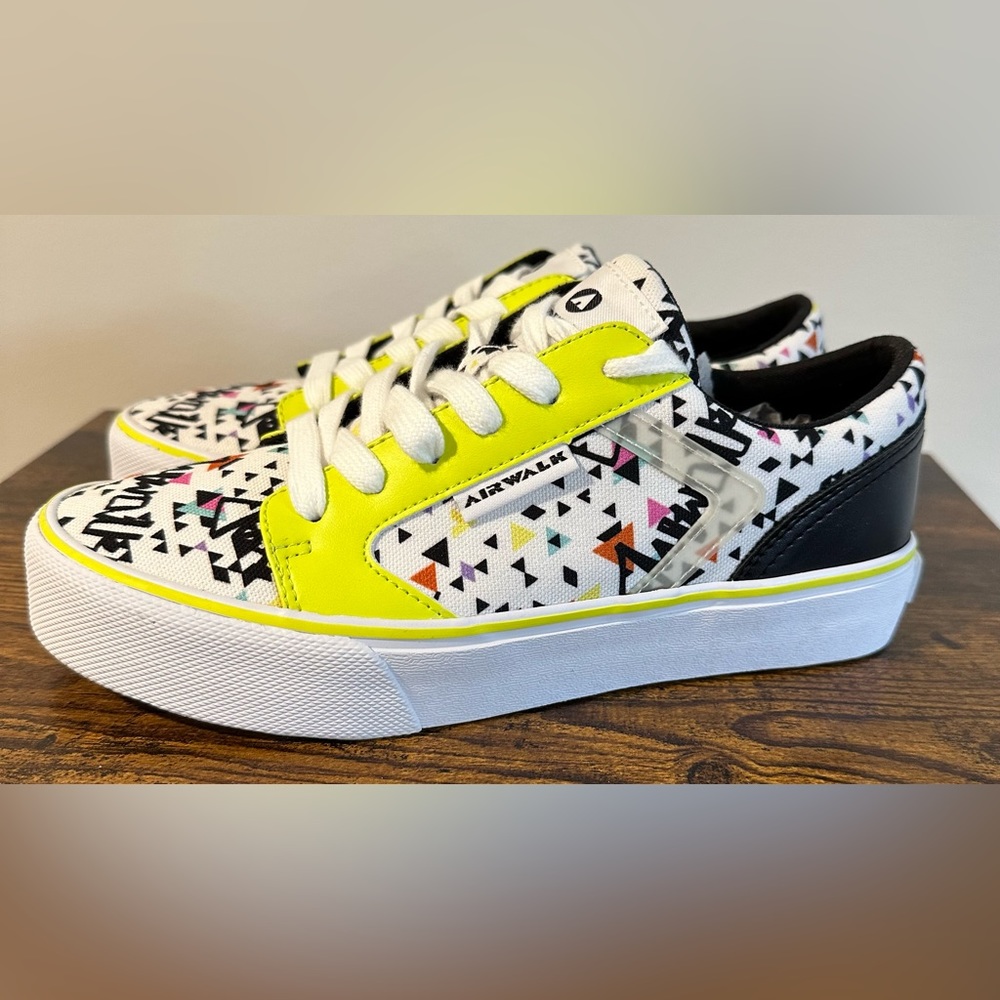 Airwalk  Women’s Race-J White Sprinkle Sneakers NWT  Size 7
